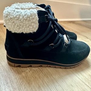 SOREL Harlow Cozy Shoe Size 8 Women’s Low Boot Black with Fur Good Condition
